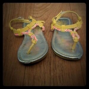 Used girls sandles size 6‎